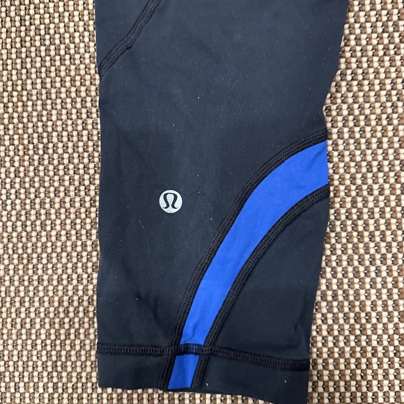 LULULEMON LADIES CROPPED WORKOUT PANTS LEGGINGS SIZE 8 - Picture 3 of 5